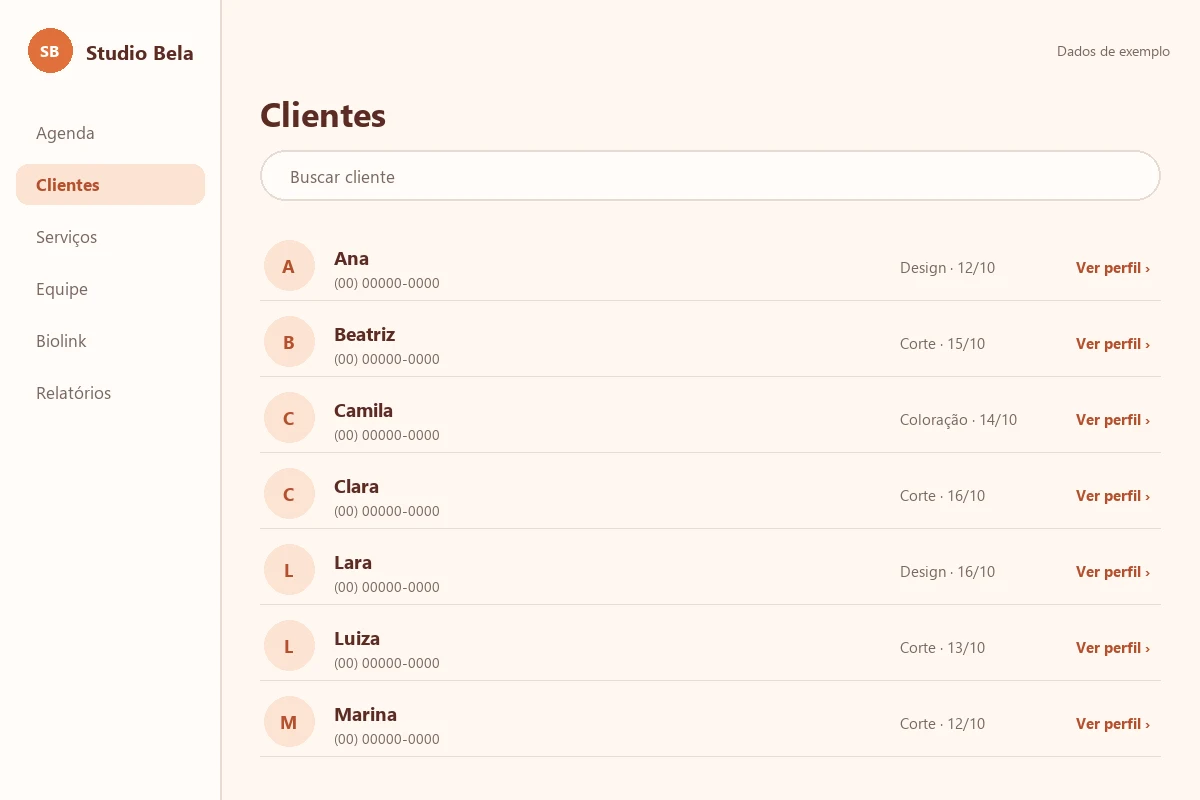Ecrã real de clientes da Áurea com contactos e acesso a perfis de demonstração